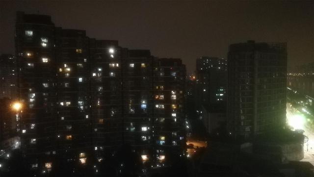 老刀：武汉解封后剪影之九：霓虹