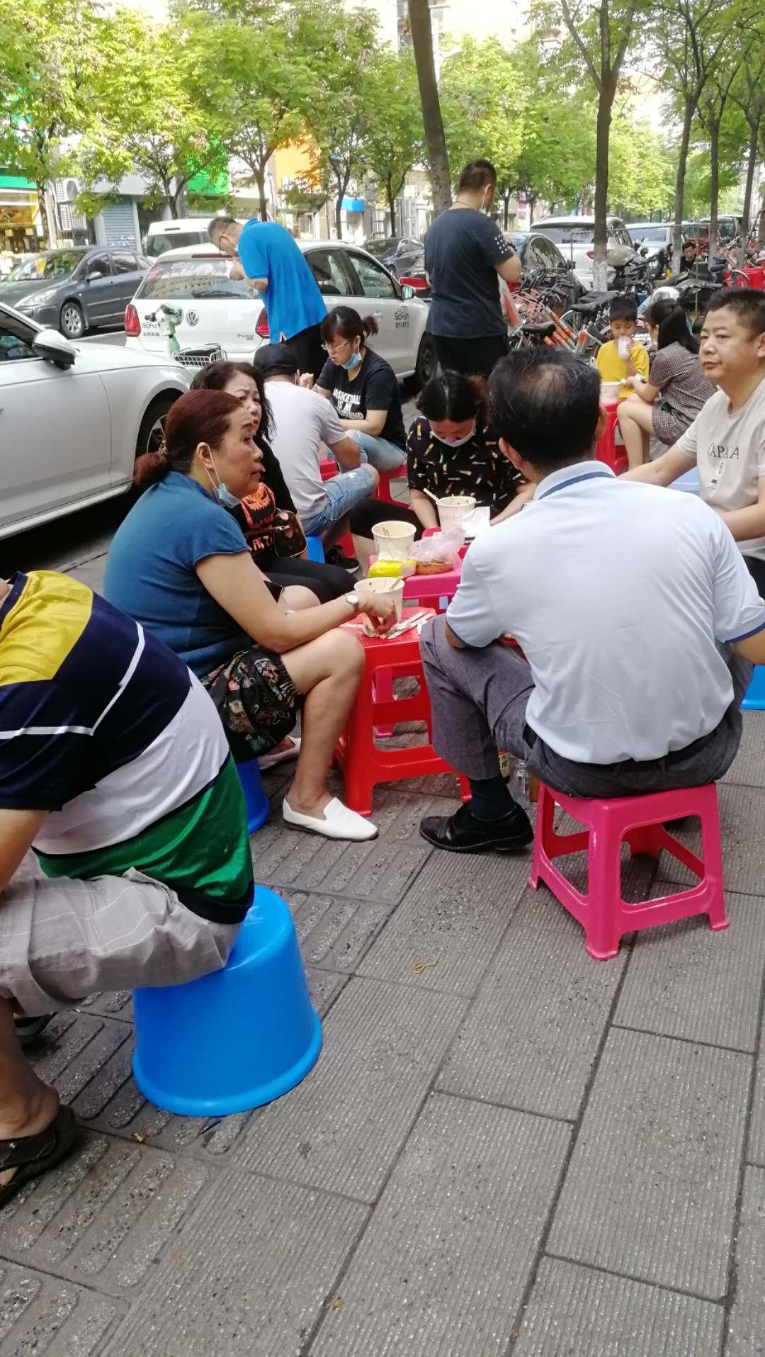 老刀：武汉解封后剪影之二：过早