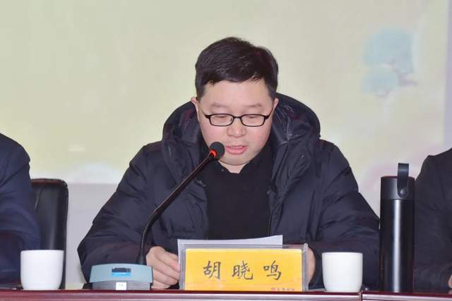 会上,董事长助理,营销中心执行董事胡晓鸣围绕2020年工作总结,2021年