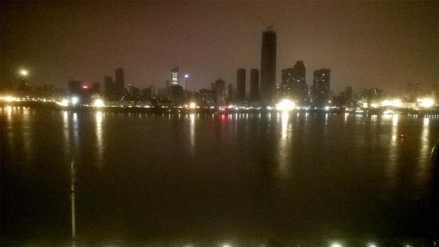 老刀：武汉解封后剪影之九：霓虹