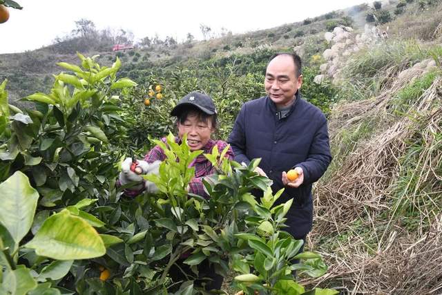 空壳村脱壳记记市五届人大代表何祖发