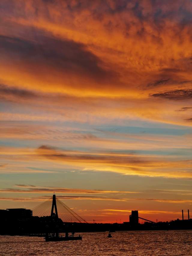 悉尼晚霞夕阳把天空染成一幅画用心去欣赏