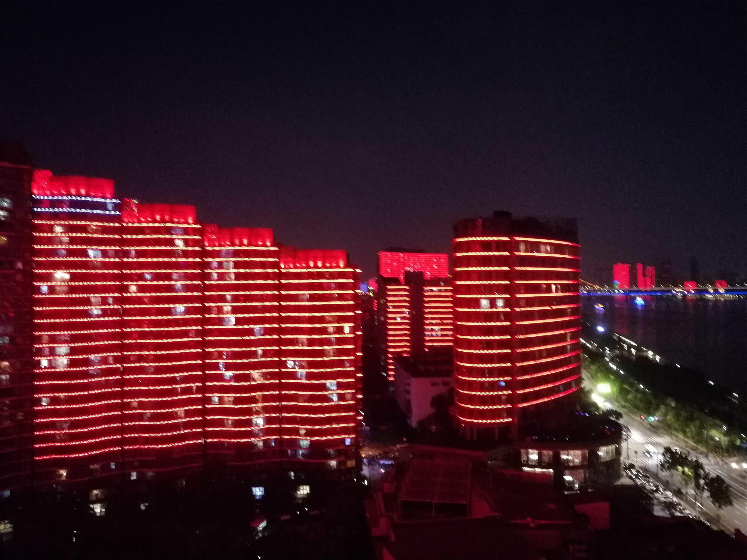 老刀：武汉解封后剪影之九：霓虹