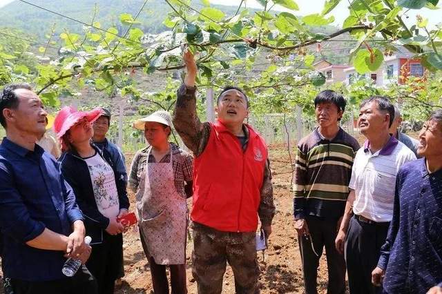 钱文荣三农工作重心历史性转移