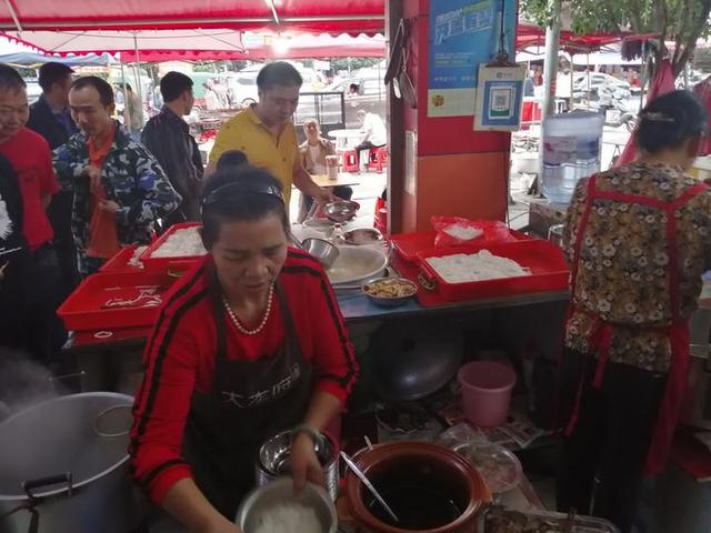 5元二两桂林米粉，还配好几种小菜，在灌阳文市镇吃早餐爽爽的