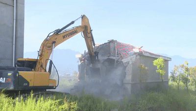 拆你没商量十堰一地拆除7栋违建豪华别墅现场画面来了
