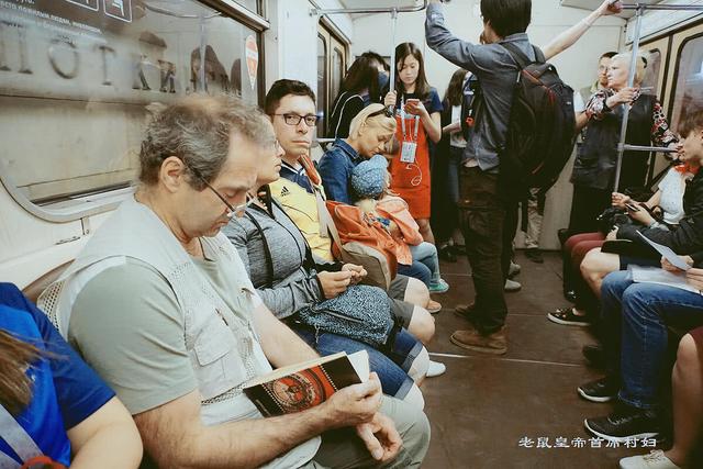 世界最爱读书国家俄罗斯,百年古董书却只卖20块,原因是这个 世界最爱读书国家俄罗斯,百年古董书却只卖20块,原因是这个