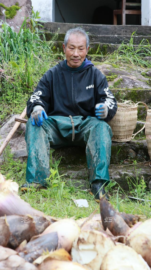 山村古稀老人放牛运垃圾住别墅还有工资拿，幸福生活太羡慕（7）