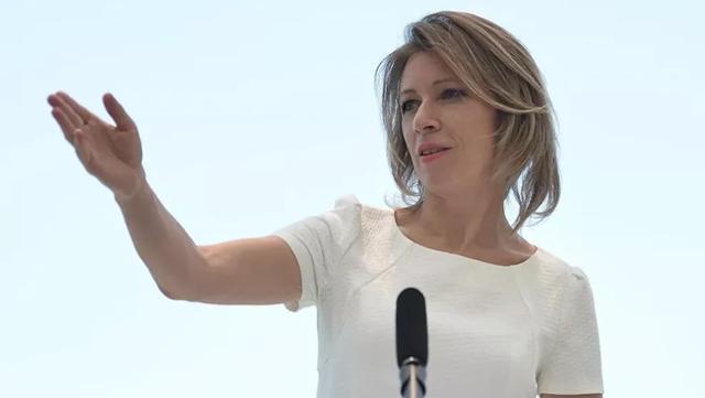 美女发言人乱配美腿图，外长和普京先后道歉