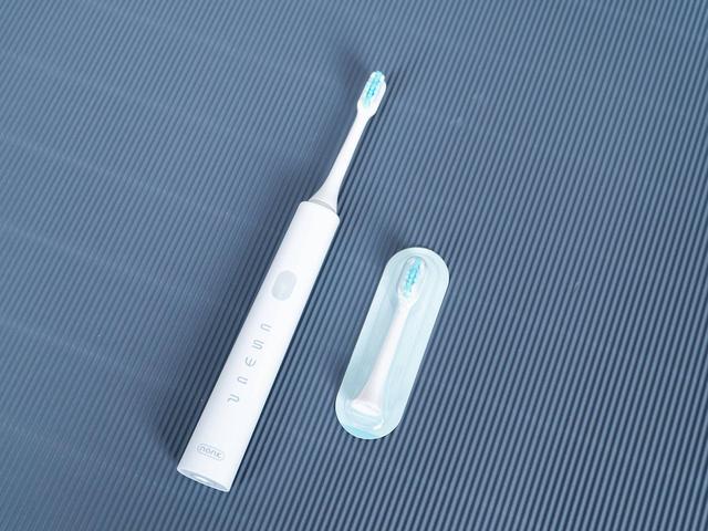 南卡Shiny声波电动牙刷黑科技，百元洁牙护齿好帮手