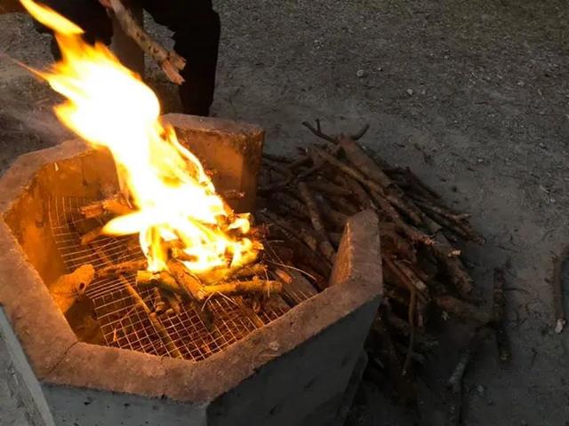 露营知识分享,野外露营时生火可以用的燃料都有哪些?