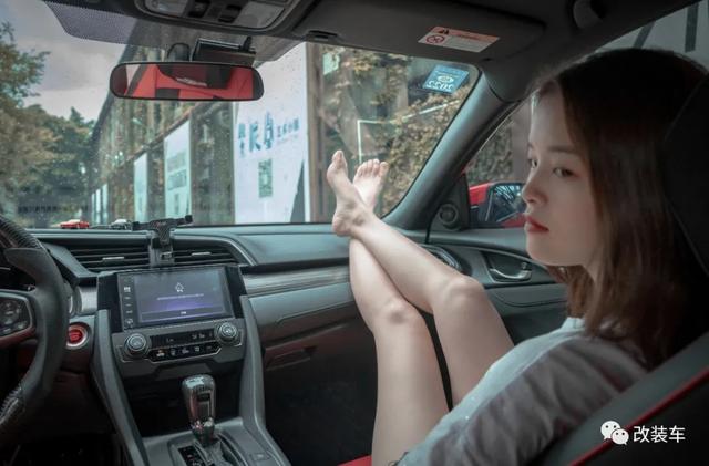 R的两厢思域，连小姐姐都抵挡不住它的魅力（最新发布）