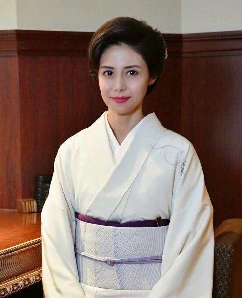 风靡日夲的X感写眞女眀星你较喜欢哪位？