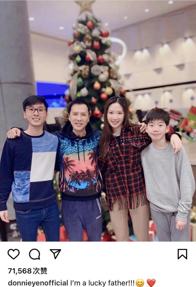 甄子丹晒家庭合照，25岁长子罕露面，上