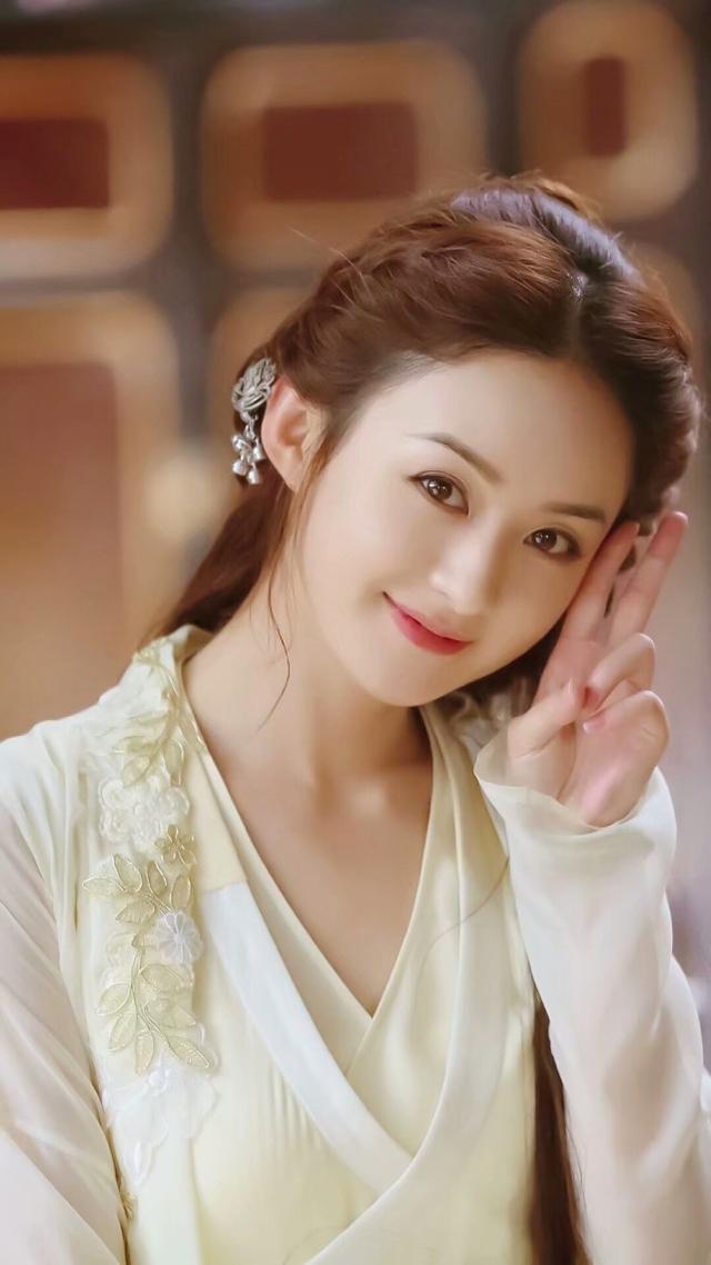 Zhao Liying S Chinese Restaurant Is Suspected Of Recurrence Of Back Injury Her Expression Is Painful And She Can T Straighten Her Back Her Husband Appeared On The Set Daydaynews