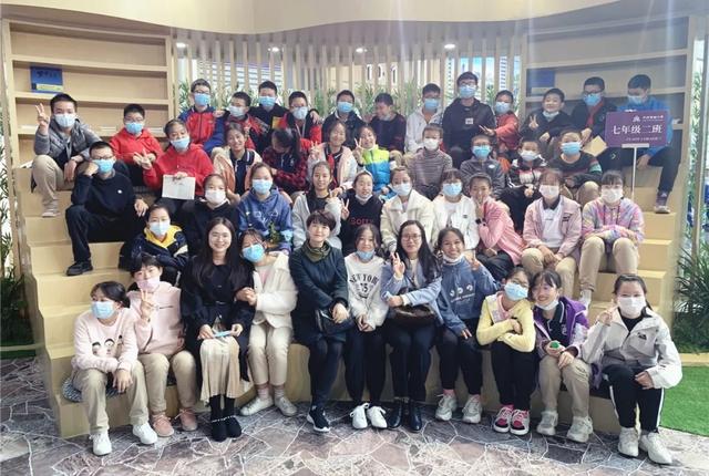 天府实验中学学学子参观第二届公园城市论坛