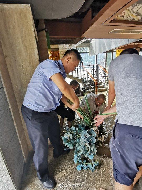 洪峰|洪峰过境 民警护平安