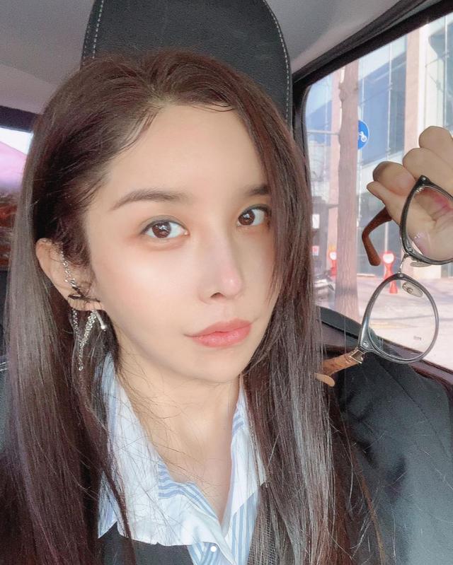 河莉秀年轻似少女，因变性更年期提前，