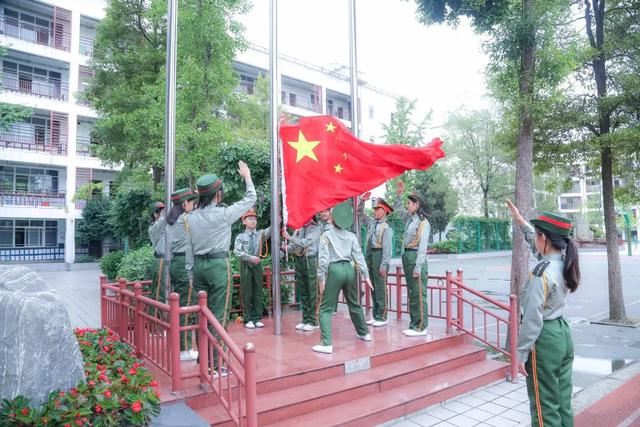 今日先锋少年，未来国之栋梁——双流区实验小学爱国主义升旗仪式