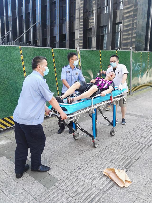 救助|七旬老人走失，民警及时救助