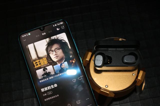 不愧是汪峰，音乐人对音质的理解，在FIIL上体现得淋漓尽致