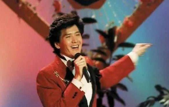 春晚一夜成名，不料意外坠楼成傻子，被