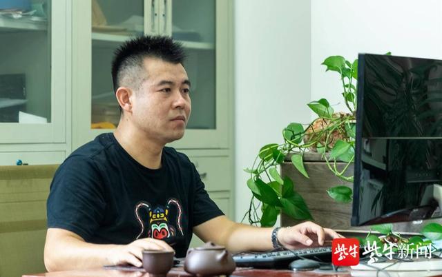 入田间访农户 设计特色包装   这群大学生助力镇江果农销售(图4)