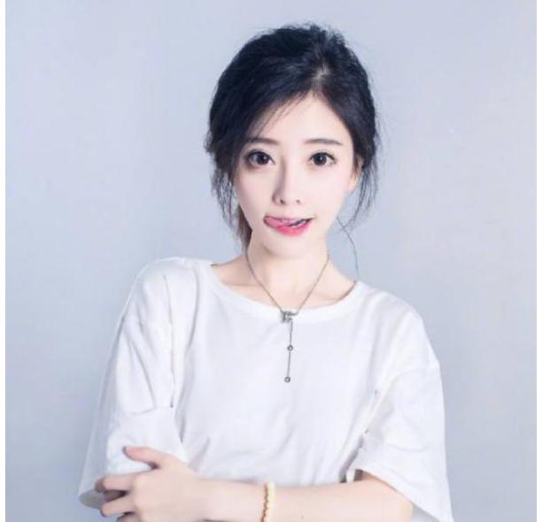 冯提莫开400万法拉利，粉丝维护：不是炫