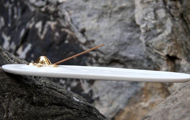 东方之美“中国白”，一缕檀香静自悟，哲选一路香插陶瓷摆件