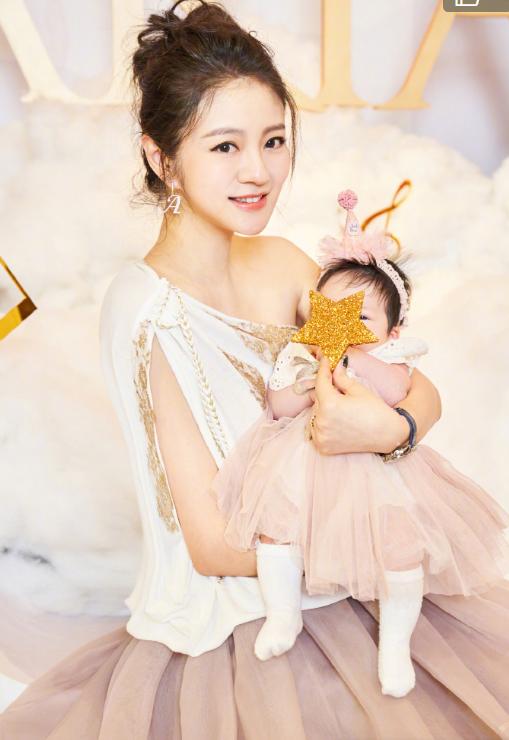 安以轩女儿满月宴超奢华，花费12万名媛