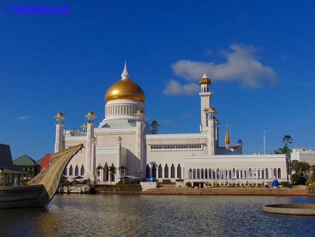 佛光照在奥玛阿里清真寺让文莱的象征很耀眼文莱游18