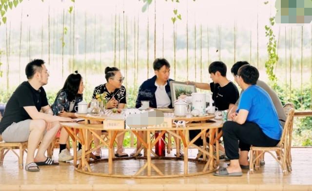 《向往4》收官之际，彭昱畅对黄磊的称呼