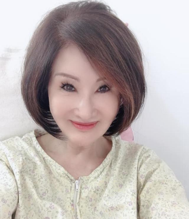 69岁女星分手无缝衔接，有十个小鲜肉追