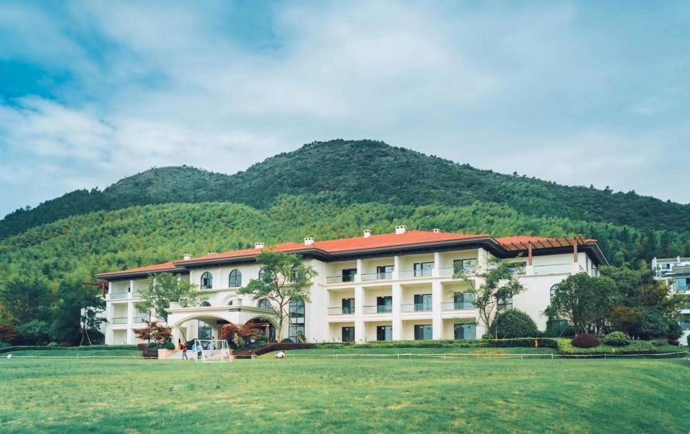浙江金华磐安亨达高二花园度假酒店四星山景标间1间1晚住宿灵江源森林