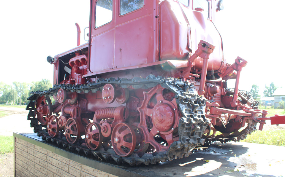 苏联dt54履带式拖拉机