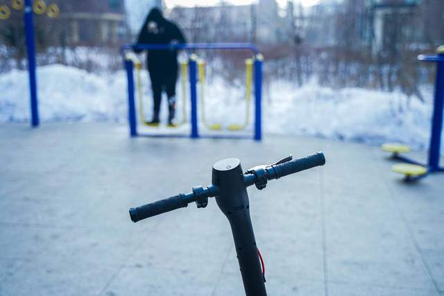 小巧便携，续航给力。体验COLORWAY科洛威成人电动滑板车