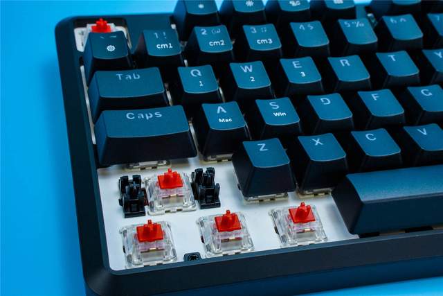 价格便宜，出门级首选。黑爵K870T蓝牙双模红轴机械键盘