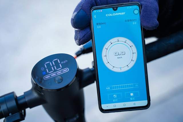 小巧便携，续航给力。体验COLORWAY科洛威成人电动滑板车