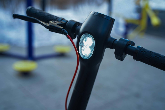 小巧便携，续航给力。体验COLORWAY科洛威成人电动滑板车