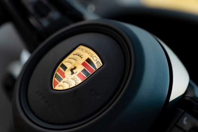 零百加速3.6s，近200万元的911才是属于保时捷的浪漫？