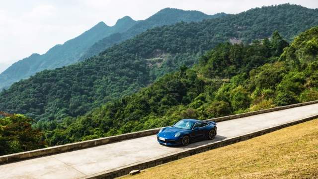 零百加速3.6s，近200万元的911才是属于保时捷的浪漫？