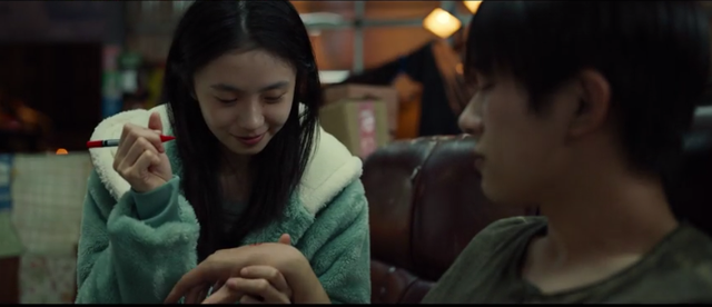 《送你一朵小红花》的七个细节和一处BUG，票房过8亿不是运气