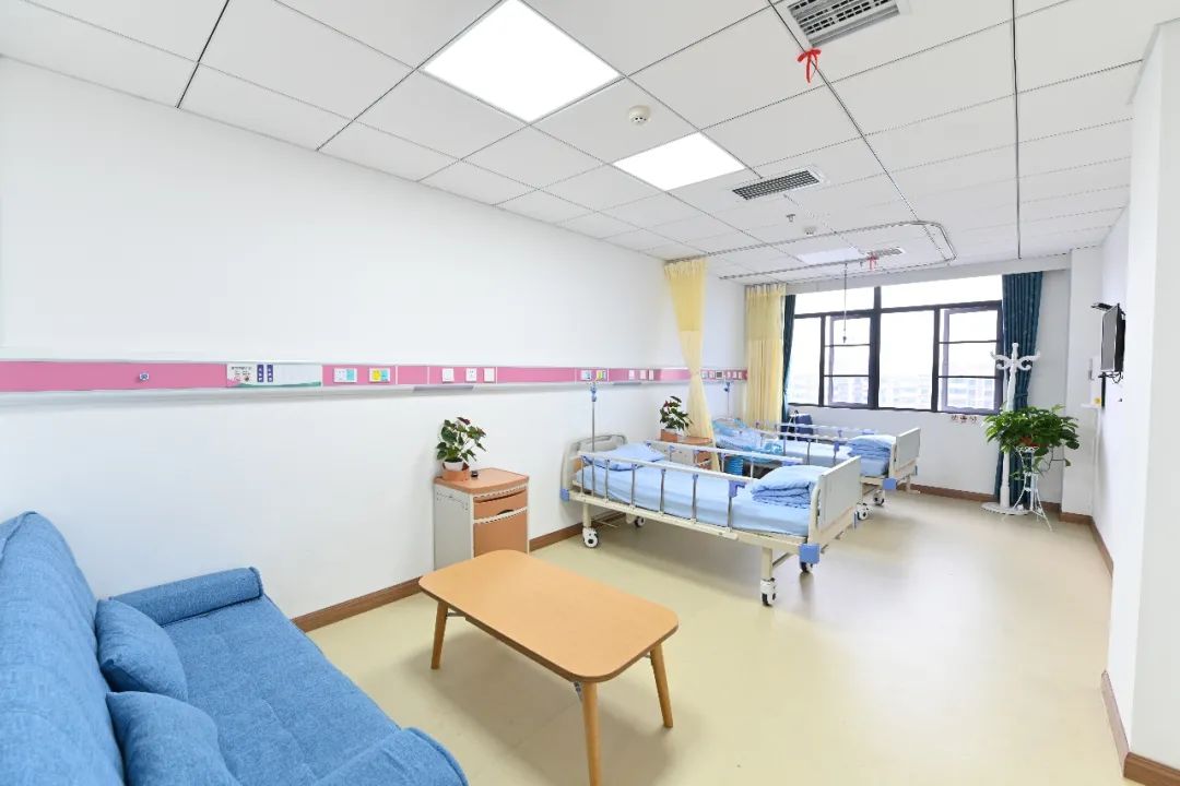 湘潭县卫健局退休老干部参观考察湘潭县妇幼保健院新院