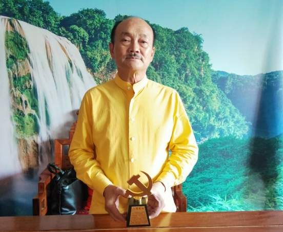 勇担社会责任的爱心企业家 贵州晶瑞环保清洁公司董事长杨永安(图1)