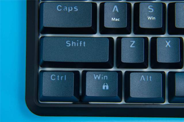 价格便宜，出门级首选。黑爵K870T蓝牙双模红轴机械键盘