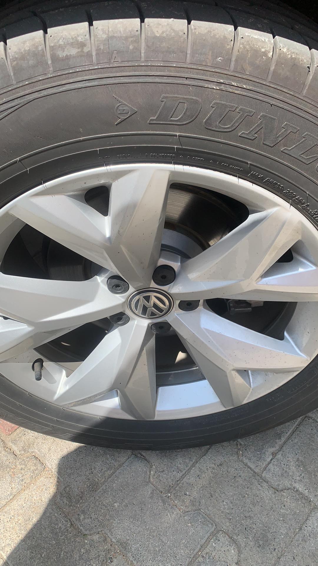 途昂2019款380tsi无电座椅加热无天窗无自动泊车轮毂为最低配款式是