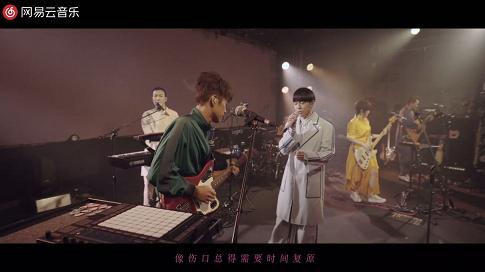 金曲奖拿到手软的他们，复出演唱会的第一首歌我就泪目了
