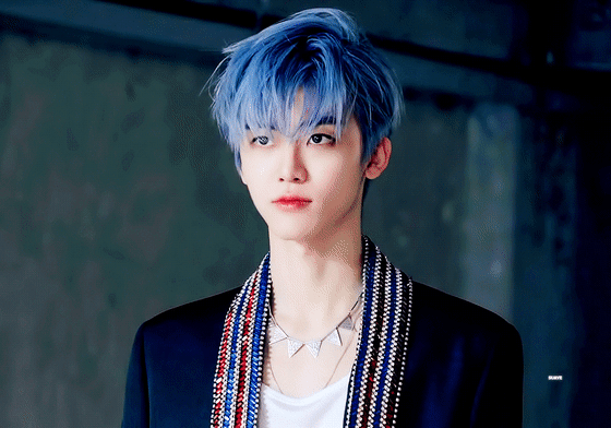 今年光是发色就换了四次的男团爱豆