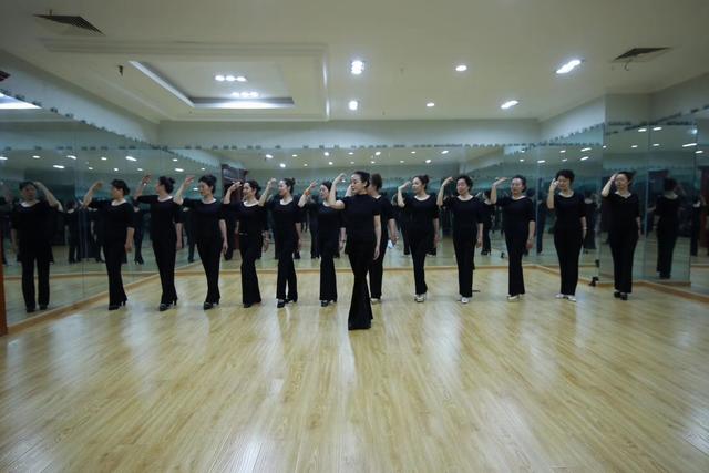 陕西优雅旗袍文化研究院第二期优雅女子导师班圆满结束！