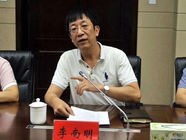 李南明详细介绍了市检察院智慧办案系统的建设,运行情况及使用中遇到